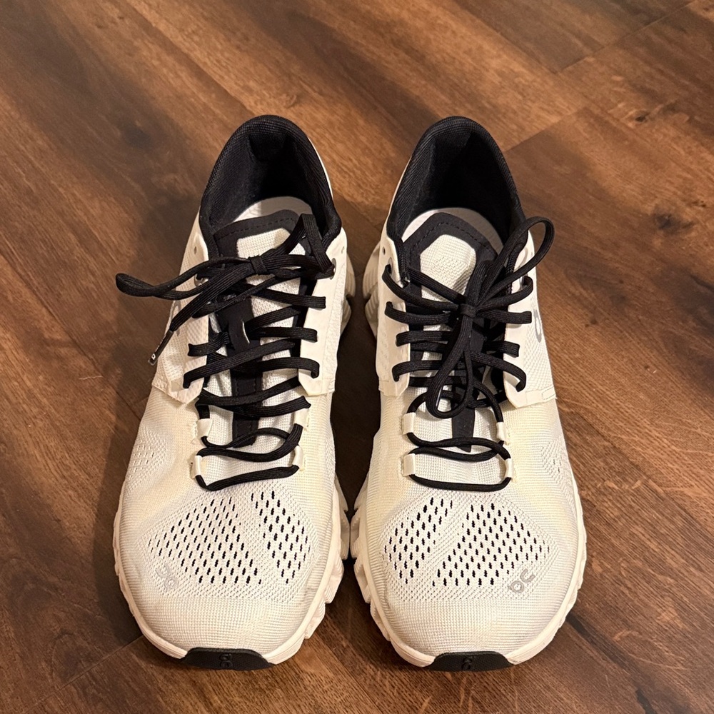 On Running womens white and black tennis shoe